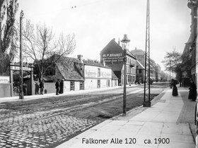 Falkonér Allé 120 Cafè Åhuset set fra Falkoner Alle Nr 226a. ca 1900.jpg